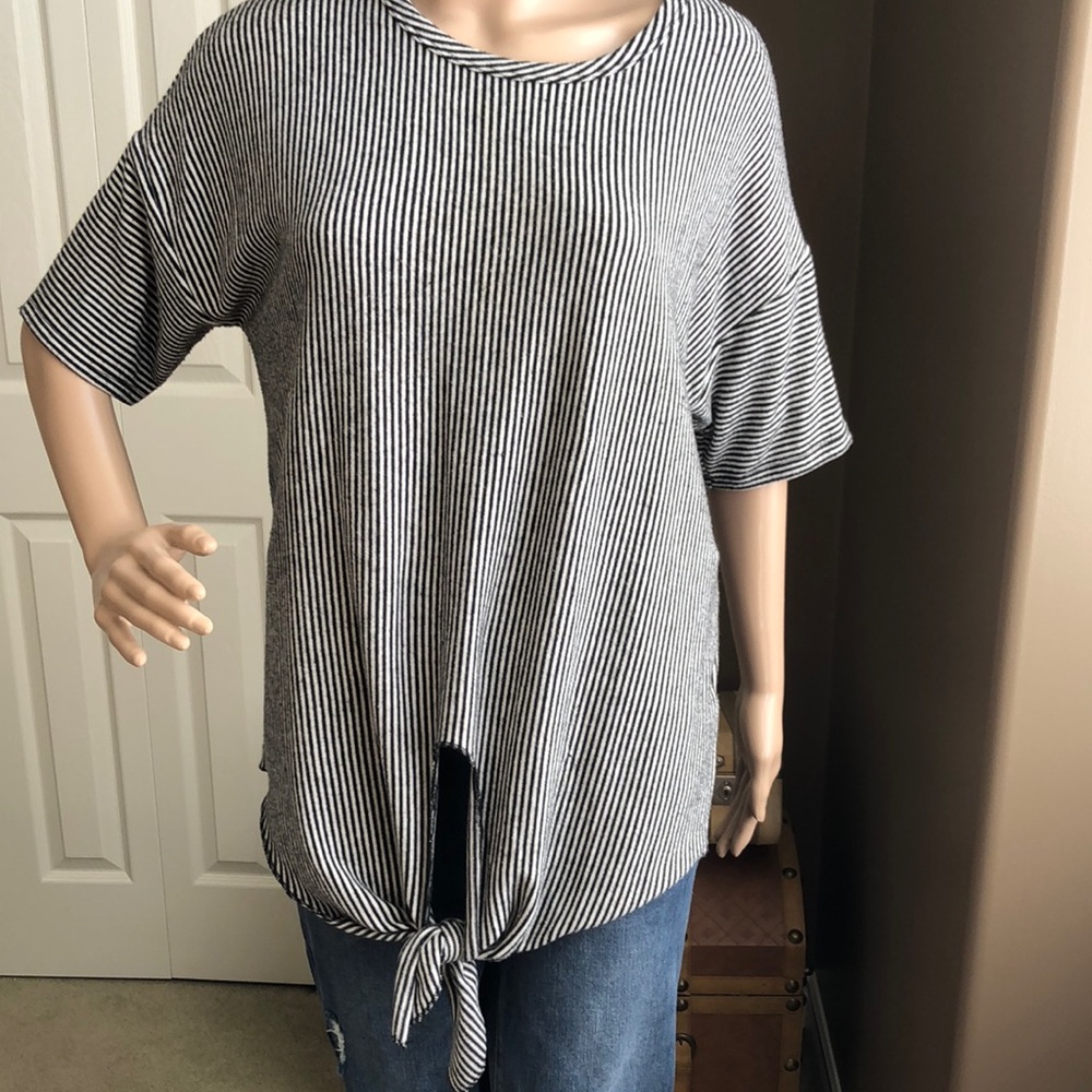 Soft black and white striped shirt - decorative front tie - short sleeves